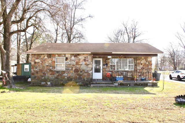 view of front of property with a front lawn