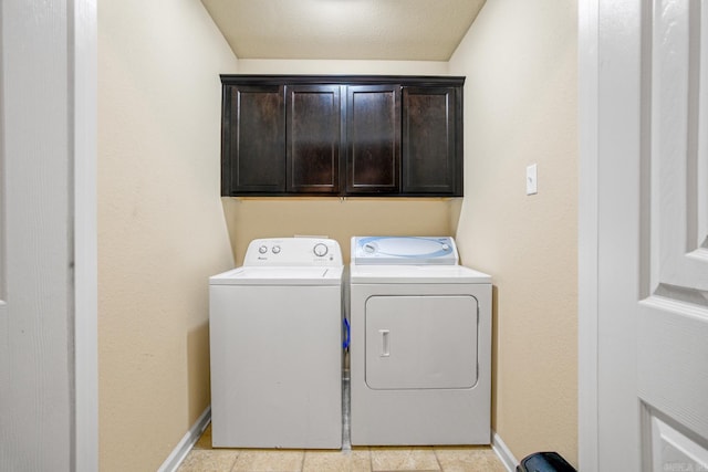 washroom featuring cabinets and washing machine and clothes dryer