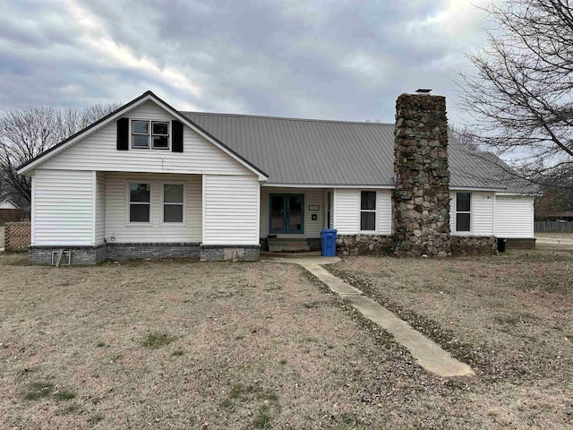 view of front of home featuring a front yard