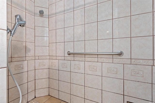 bathroom featuring tiled shower