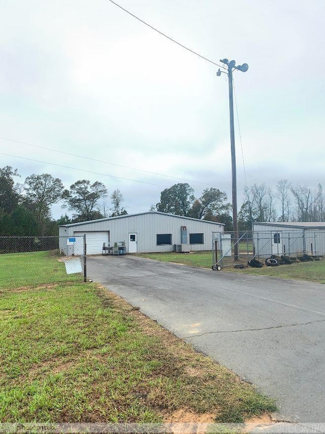 view of front of property featuring a garage and a front lawn