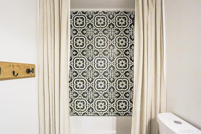 interior space featuring toilet and shower / bath combo