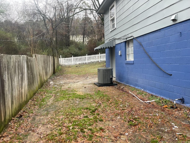 view of yard featuring central AC