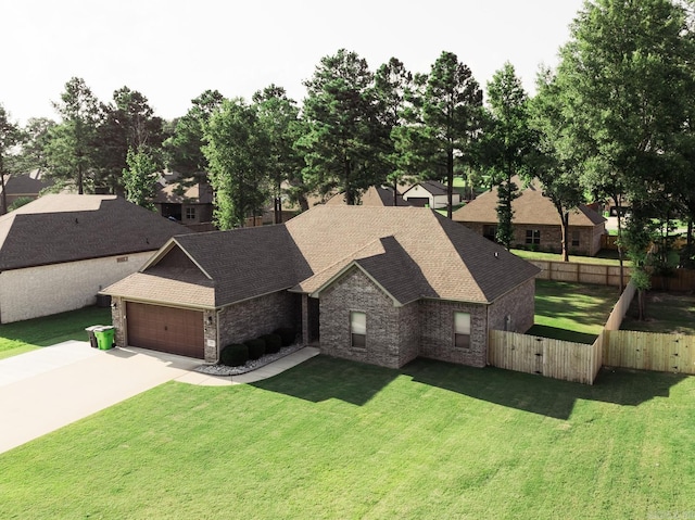 view of front facade featuring a garage and a front yard