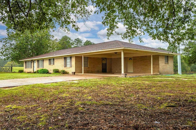 view of front of property with a carport and a front lawn