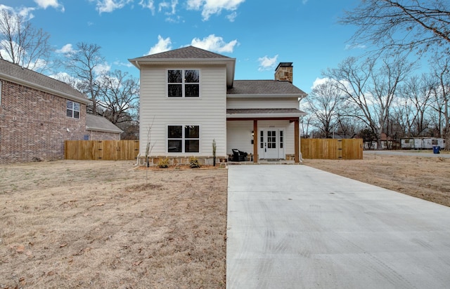 view of front property featuring a front yard