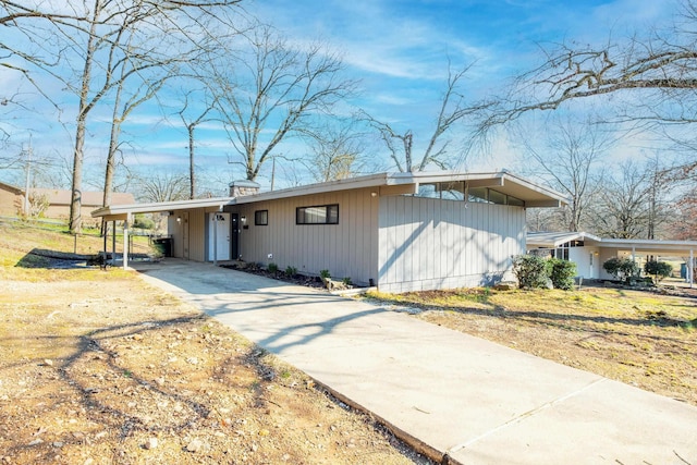 view of front of property featuring a carport