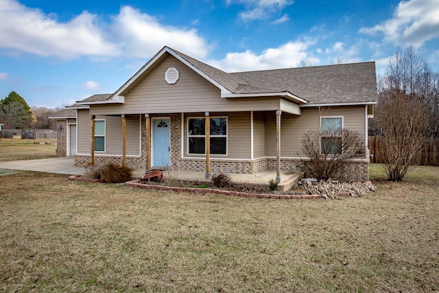 view of front facade with a garage and a front yard