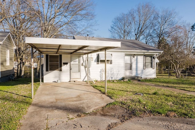 view of front facade with a front lawn and a carport