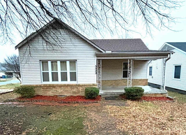 view of front of property featuring covered porch