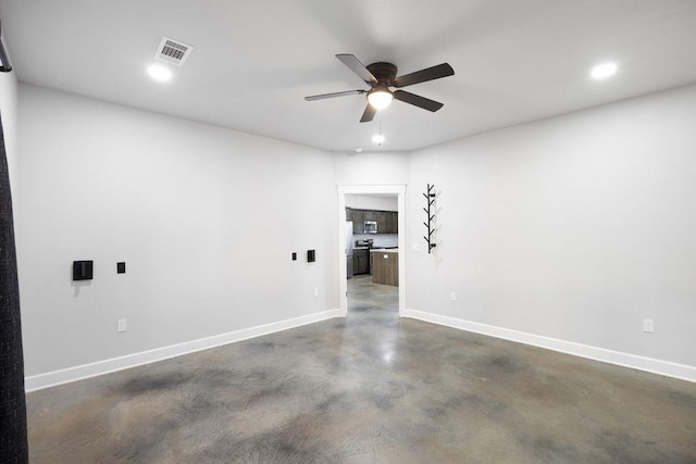empty room with ceiling fan