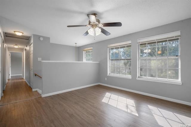 unfurnished room with dark wood-type flooring and ceiling fan