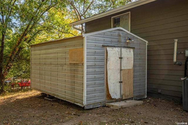 view of outbuilding