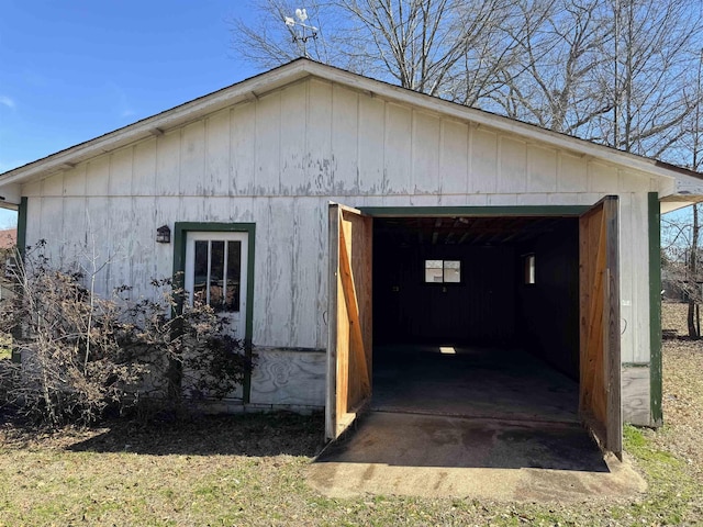 view of side of property featuring an outbuilding