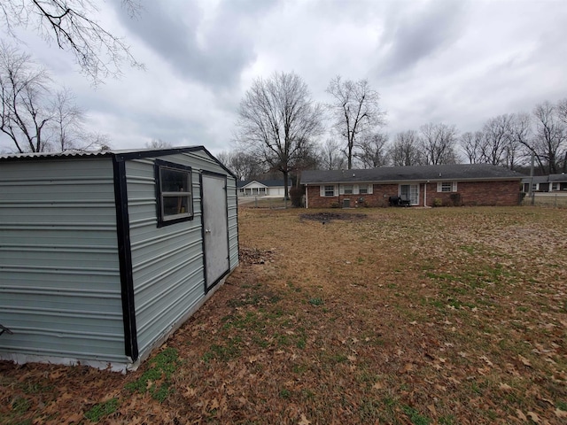 view of yard featuring a storage unit