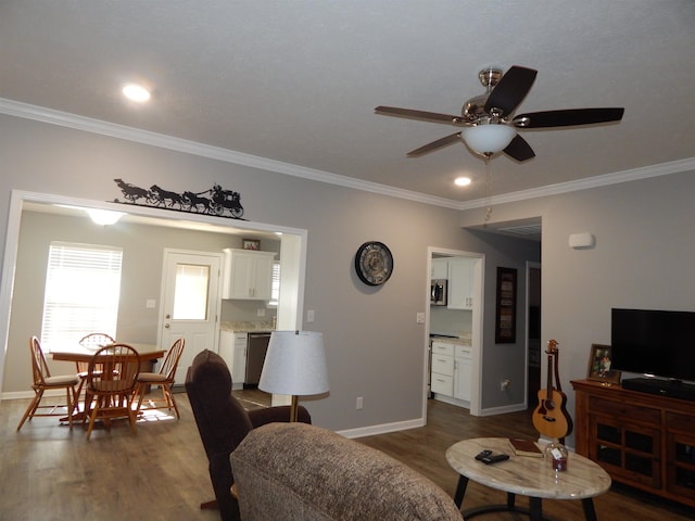 living room featuring dark wood-type flooring, ceiling fan, and crown molding