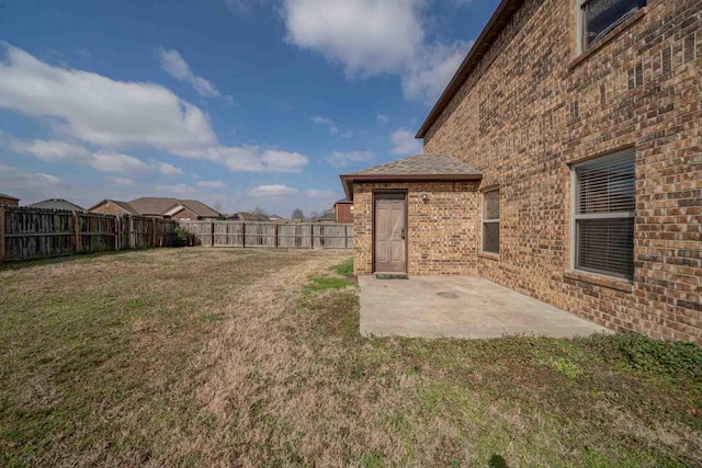 view of yard featuring a patio