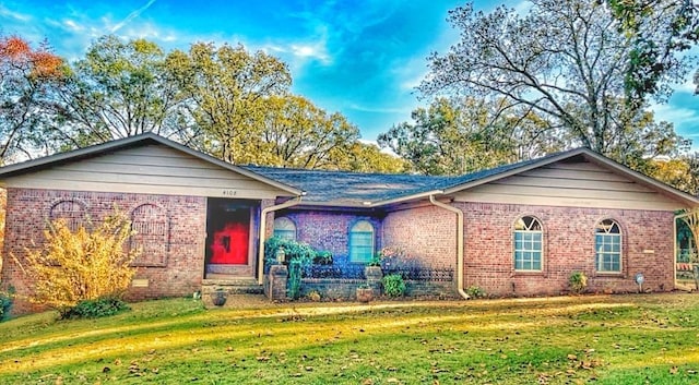 ranch-style home featuring a front yard