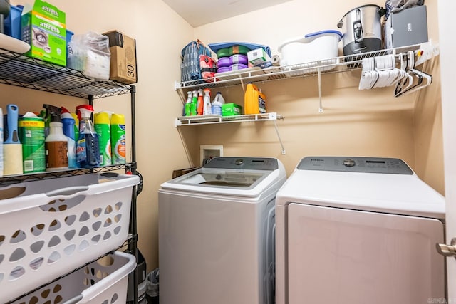 laundry room with washing machine and dryer