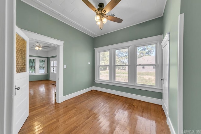 unfurnished room featuring light wood-type flooring, ornamental molding, and ceiling fan