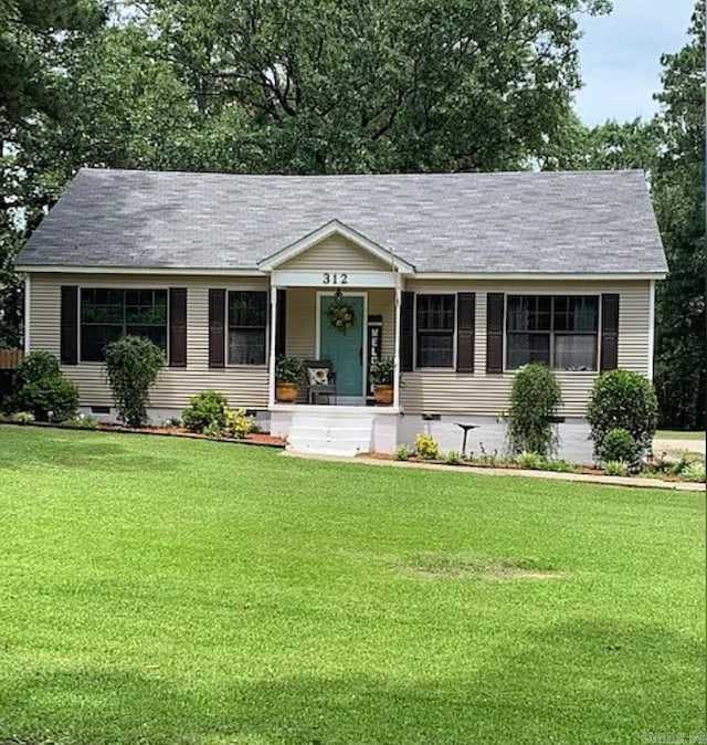 ranch-style house with covered porch and a front yard