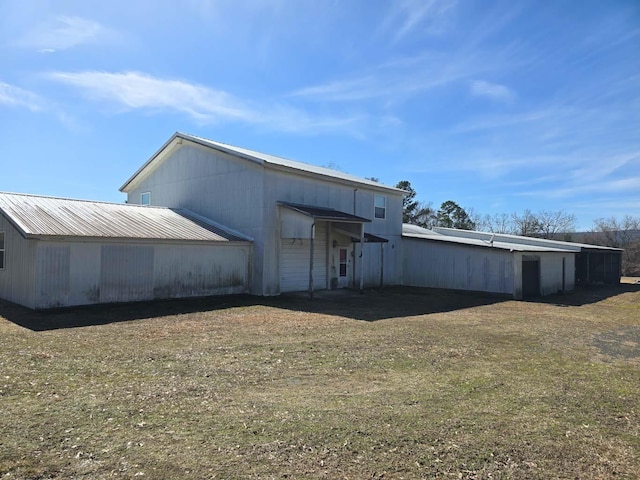 exterior space featuring a yard