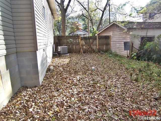 view of yard featuring cooling unit