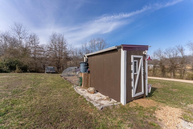 view of outdoor structure with a yard