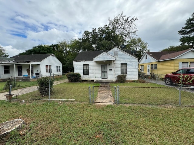 view of front of house featuring a front yard