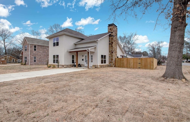 view of front of property