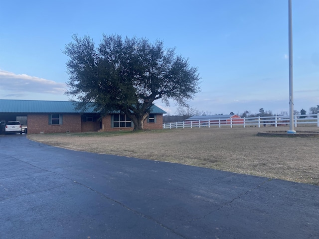 view of yard featuring a carport