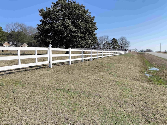 view of yard featuring a rural view