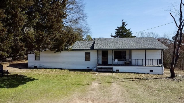 view of front of property featuring a front lawn and a porch