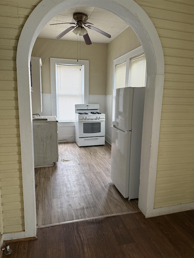 kitchen with ceiling fan, white appliances, and hardwood / wood-style floors