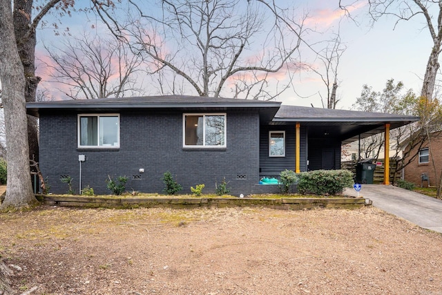 view of front facade featuring a carport