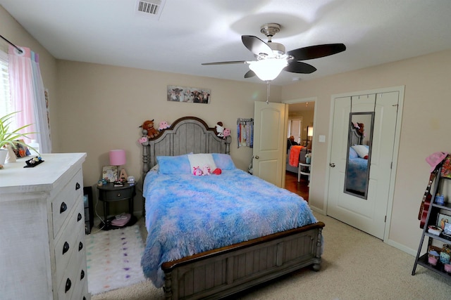 bedroom with ceiling fan