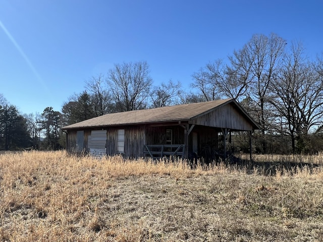 view of outbuilding