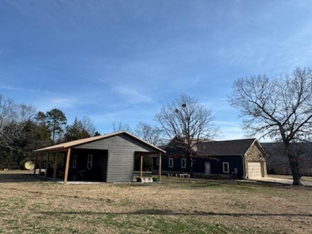 exterior space featuring a front yard