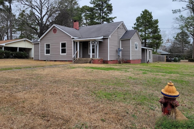 view of front facade with a front yard