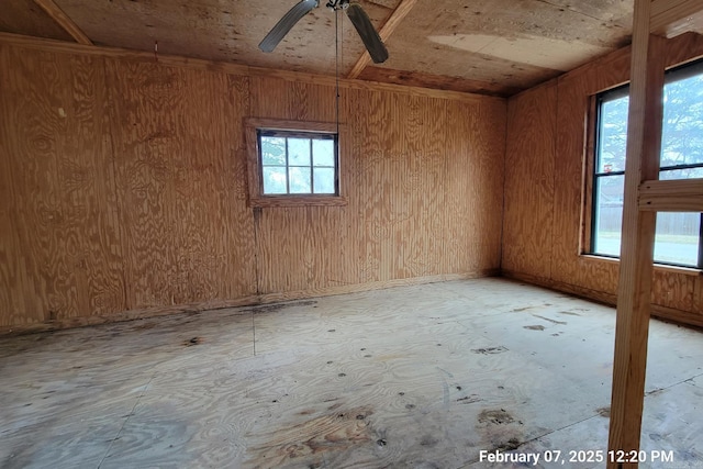 spare room featuring ceiling fan