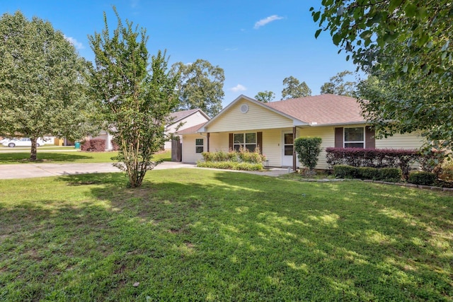 ranch-style house featuring driveway and a front yard