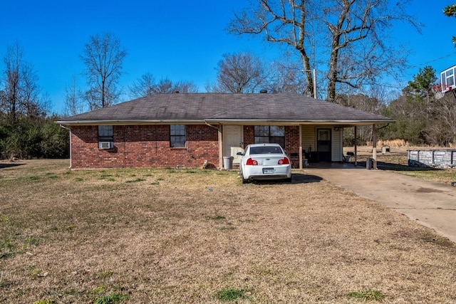 ranch-style home featuring a front lawn and brick siding