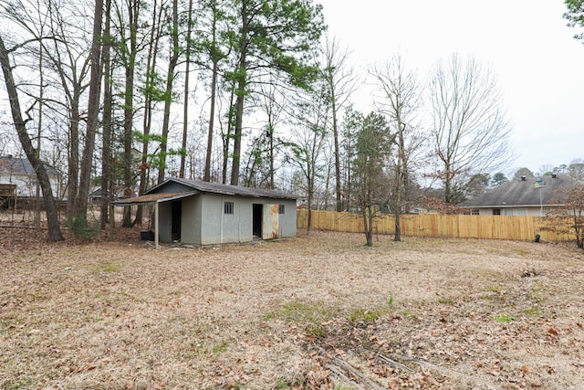 view of yard featuring an outbuilding and fence