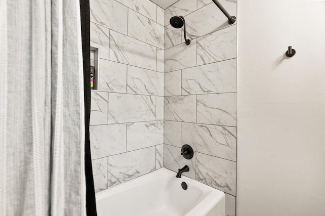 bathroom with bathtub / shower combination