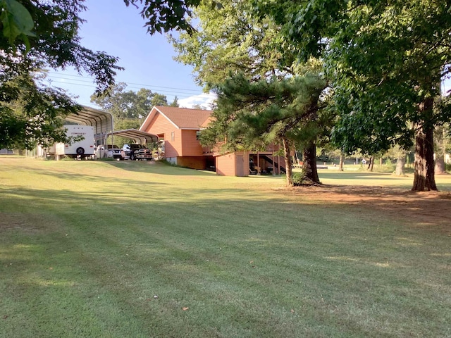 view of yard featuring a detached carport