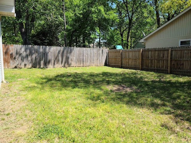 view of yard featuring a fenced backyard