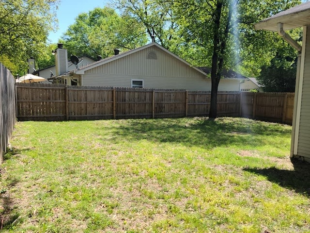 view of yard featuring a fenced backyard