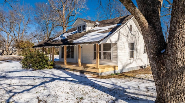 view of front of property featuring covered porch