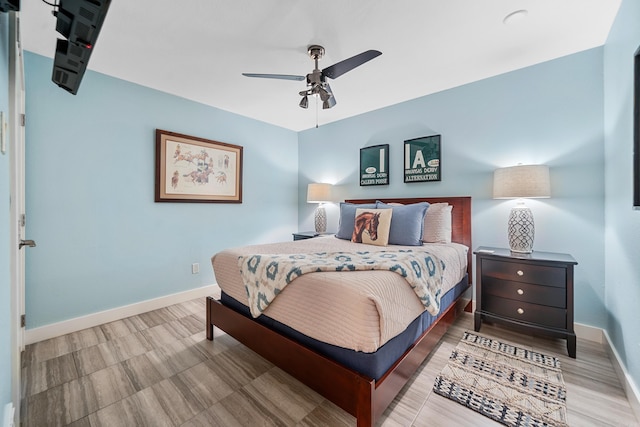 bedroom with a ceiling fan and baseboards