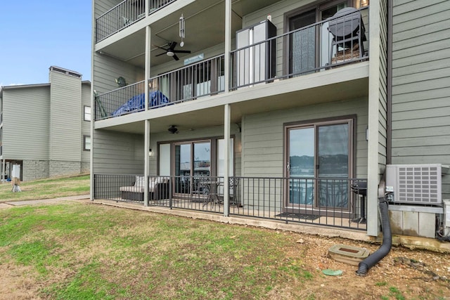 exterior space with ceiling fan and a lawn